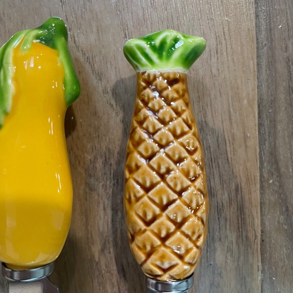 New with Tags Attached 2-Piece Set Butter Knives - Picture 6 of 7